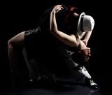 Dramatischer Tanzmoment im Lichtspiel