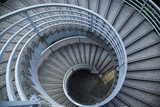 Elegante Wendeltreppe in moderner Architektur