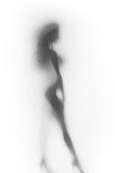 Fließende Silhouette im Dunst