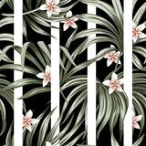 Florales Arrangement mit tropischem Flair