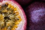 Leuchtende Passionsfrucht in Nahsicht