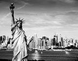 Majestätische New Yorker Skyline in Schwarz-Weiß