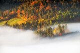 Neblige Herbstlandschaft am Morgen