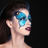Porträt mit künstlerischem Schmetterlings-Make-up