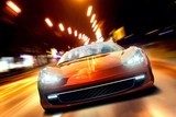 Rasante Nachtfahrt im urbanen Lichtermeer