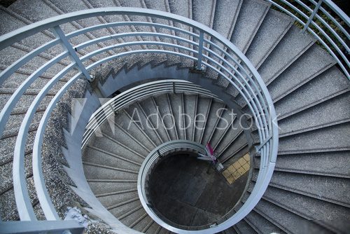Elegante Wendeltreppe in moderner Architektur