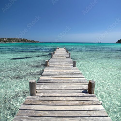 Endloser Steg ins azurblaue Paradies