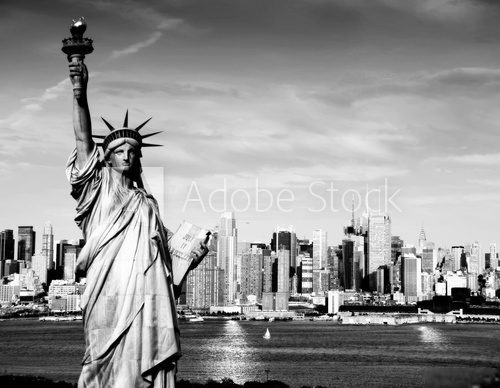 Majestätische New Yorker Skyline in Schwarz-Weiß