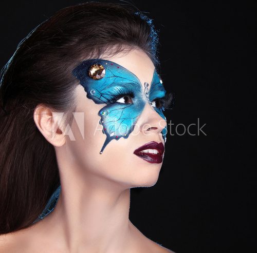 Porträt mit künstlerischem Schmetterlings-Make-up