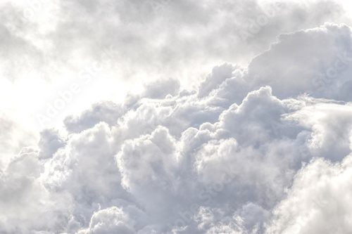 Sanfte Wolkenstimmung im Raum