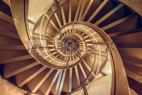 Spiralförmige Eleganz in warmem Licht