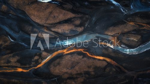 Verwobene Wasserwege aus der Vogelperspektive