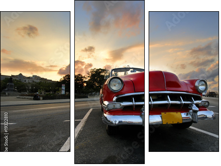 Red car in Havana sunset - Dreiteiliges Leinwandbild, Triptychon