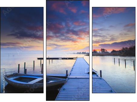 Peaceful sunrise with dramatic sky and boats and a jetty - Dreiteiliges Leinwandbild, Triptychon