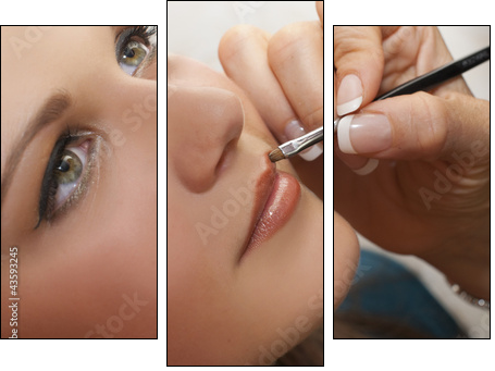 Atelier maquillage - portrait d'une ado se faisant maquiller - Dreiteiliges Leinwandbild, Triptychon