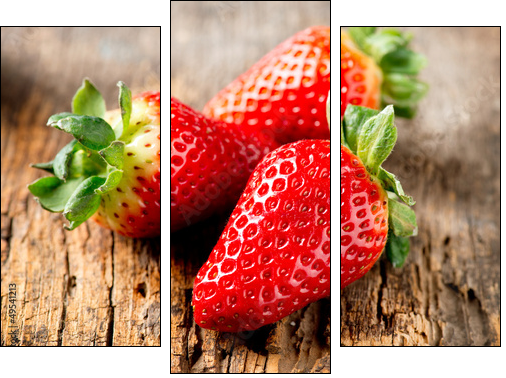 Strawberry over Wooden Background. Strawberries close-up - Dreiteiliges Leinwandbild, Triptychon