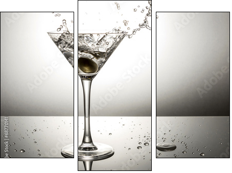 Olive splashing on martini - Dreiteiliges Leinwandbild, Triptychon