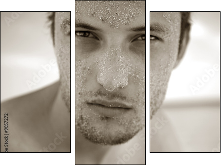 Portrait courageous man with sand on Face - Dreiteiliges Leinwandbild, Triptychon
