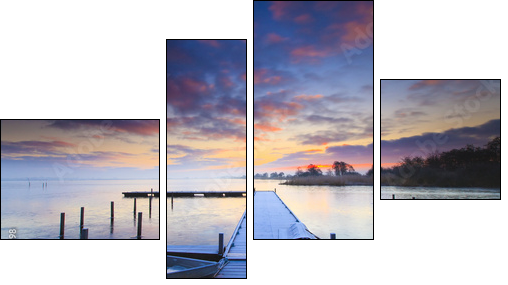 Peaceful sunrise with dramatic sky and boats and a jetty - Vierteiliges Leinwandbild, Viertychon