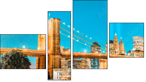New York night view of the Lower Manhattan and the Brooklyn Bridge across the East River. - Vierteiliges Leinwandbild, Viertychon