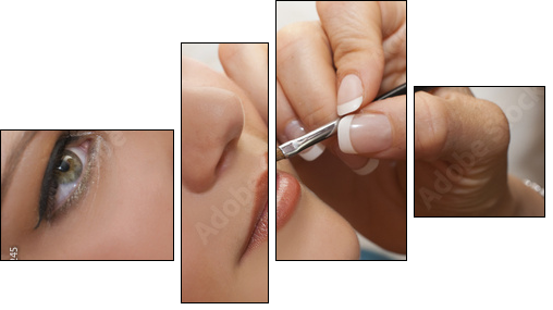 Atelier maquillage - portrait d'une ado se faisant maquiller - Vierteiliges Leinwandbild, Viertychon
