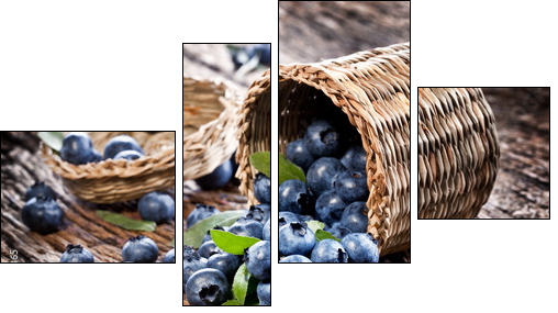 Blueberries have dropped from the basket - Vierteiliges Leinwandbild, Viertychon