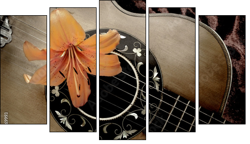 Nostalgia with vintage guitar and lily - Fünfteiliges Leinwandbild, Pentaptychon