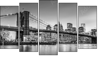Brooklyn bridge and New York City Manhattan downtown skyline at dusk with skyscrapers illuminated over East River panorama. Panoramic composition. - Fünfteiliges Leinwandbild, Pentaptychon