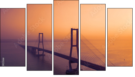 Beautiful scenery of Suramadu bridge at sunset - Fünfteiliges Leinwandbild, Pentaptychon