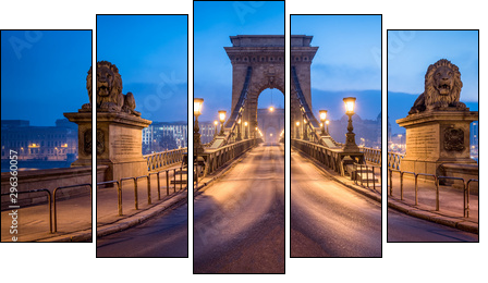 Historic Chain Bridge in Budapest in winter - Fünfteiliges Leinwandbild, Pentaptychon
