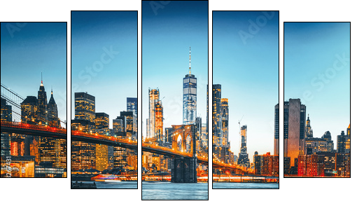 New York night view of the Lower Manhattan and the Brooklyn Bridge across the East River. - Fünfteiliges Leinwandbild, Pentaptychon