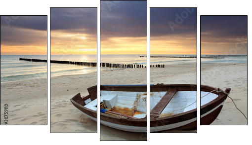 Boat on beautiful beach in sunrise - Fünfteiliges Leinwandbild, Pentaptychon