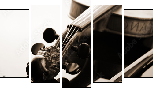 Violin and bow on dark background - Fünfteiliges Leinwandbild, Pentaptychon