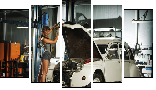 A beautiful brunette woman in a garage fixing an old car - Fünfteiliges Leinwandbild, Pentaptychon