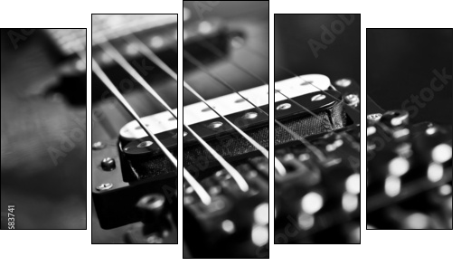 Strings electric guitar closeup in black tones - Fünfteiliges Leinwandbild, Pentaptychon