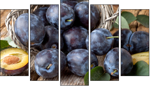 group of fresh plums on wood  background - Fünfteiliges Leinwandbild, Pentaptychon