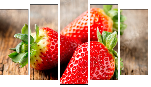 Strawberry over Wooden Background. Strawberries close-up - Fünfteiliges Leinwandbild, Pentaptychon