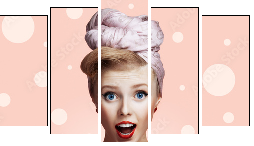 Beautiful young sexy pin-up girl with surprised expression - Fünfteiliges Leinwandbild, Pentaptychon