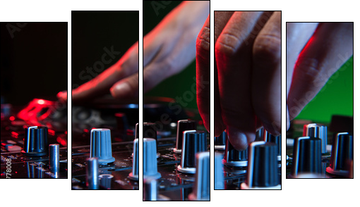 DJ at work. Close-up of DJ hands making music - Fünfteiliges Leinwandbild, Pentaptychon