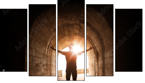 Man stands inside of old dark tunnel - Fünfteiliges Leinwandbild, Pentaptychon