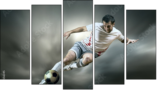 Football player with ball on field of stadium - Fünfteiliges Leinwandbild, Pentaptychon