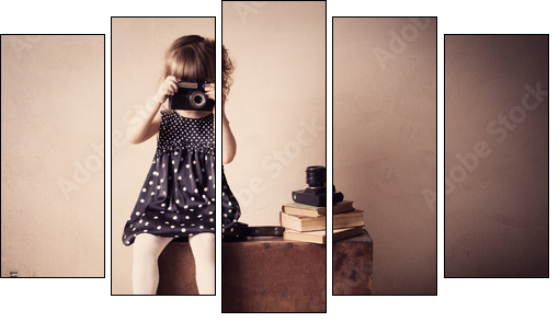 little girl with retro camera on  suitcase indoor - Fünfteiliges Leinwandbild, Pentaptychon