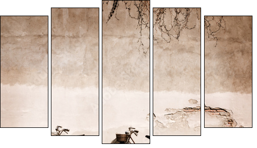 Italian old-style bicycles leaning against a wall  - Fünfteiliges Leinwandbild, Pentaptychon