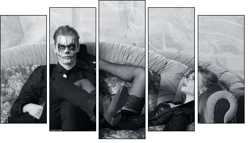 young man and woman on the sofa. makeup in Halloween theme - Fünfteiliges Leinwandbild, Pentaptychon